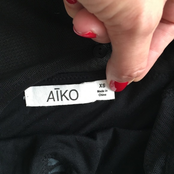 Summer dress! Trendy ! Never worn! - Picture 3 of 4